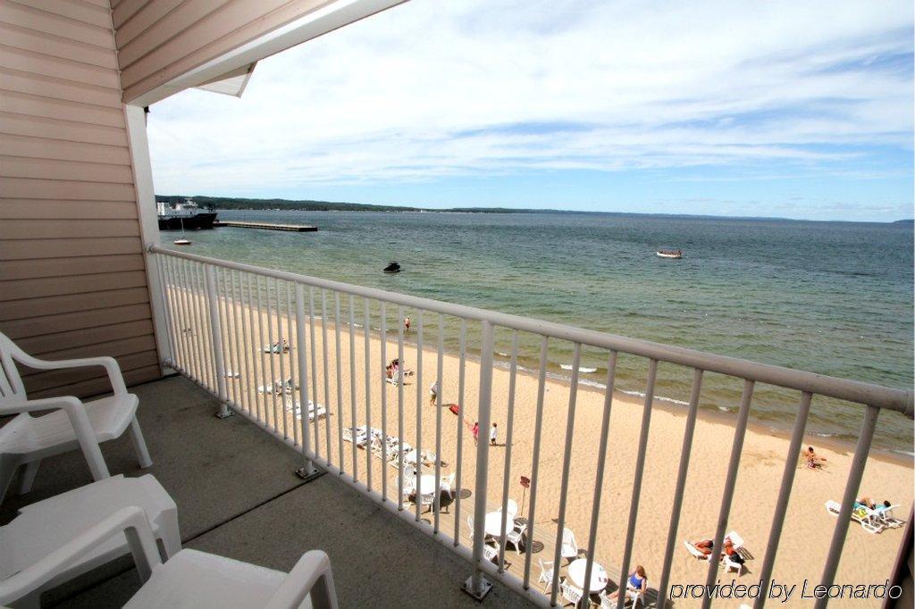 Bayshore Resort Traverse City Room photo